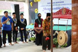 PEMBUKAAN GIAT FESTIVAL SANTRI QUR'ANI OLEH LURAH SEMANU